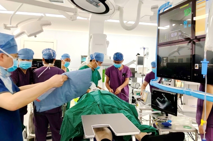 82岁黄老先生“禁区突破”手术前麻醉 82岁黄老先生“禁区突破”手术前麻醉